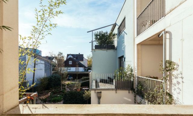 Aussicht von Arkade B zu Haus A und Garten